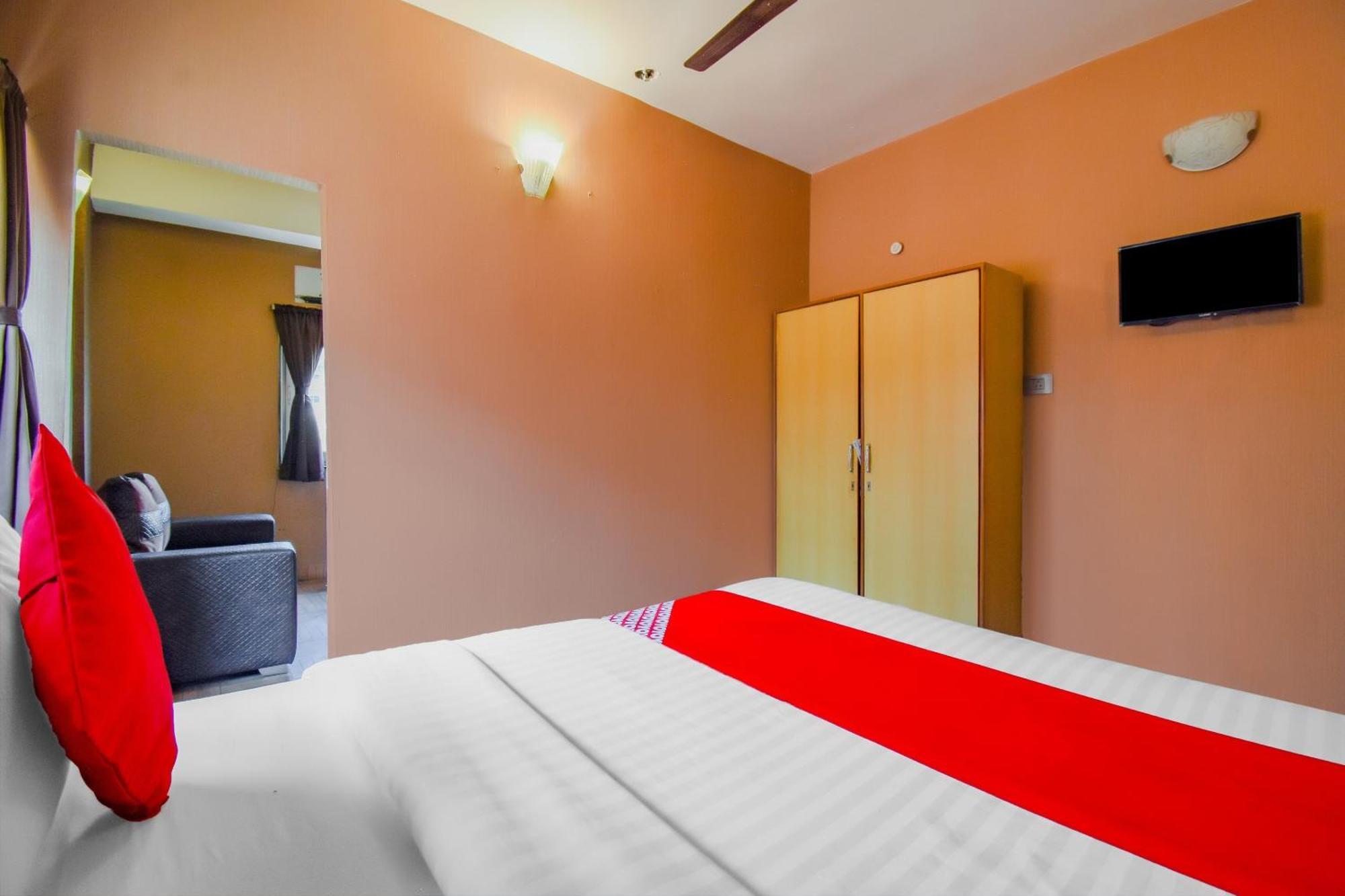 Super Oyo Krishna Guest House Калькутта Экстерьер фото