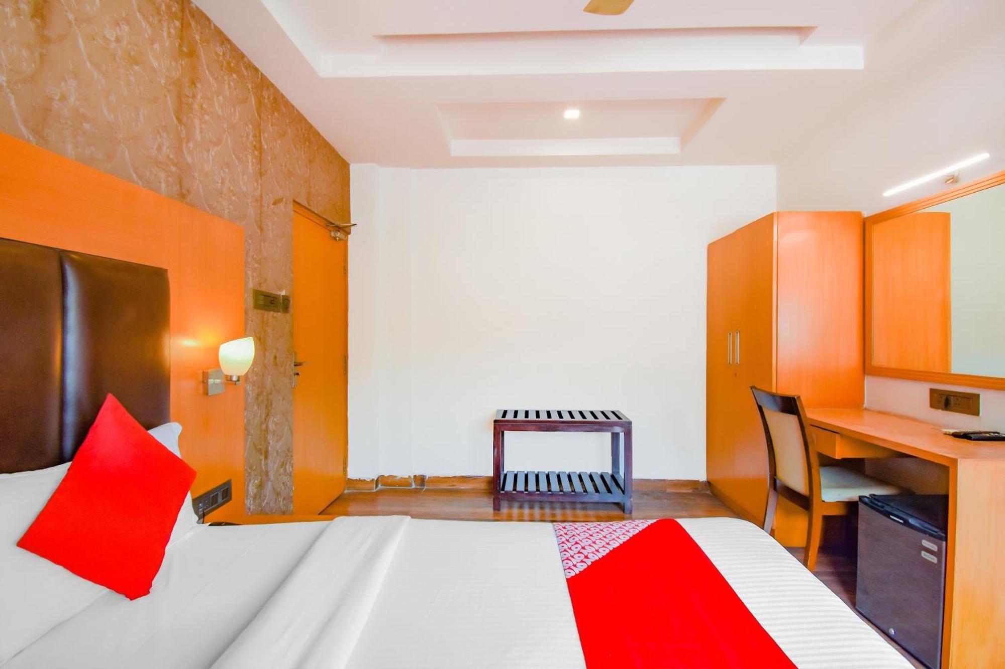 Super Oyo Krishna Guest House Калькутта Экстерьер фото