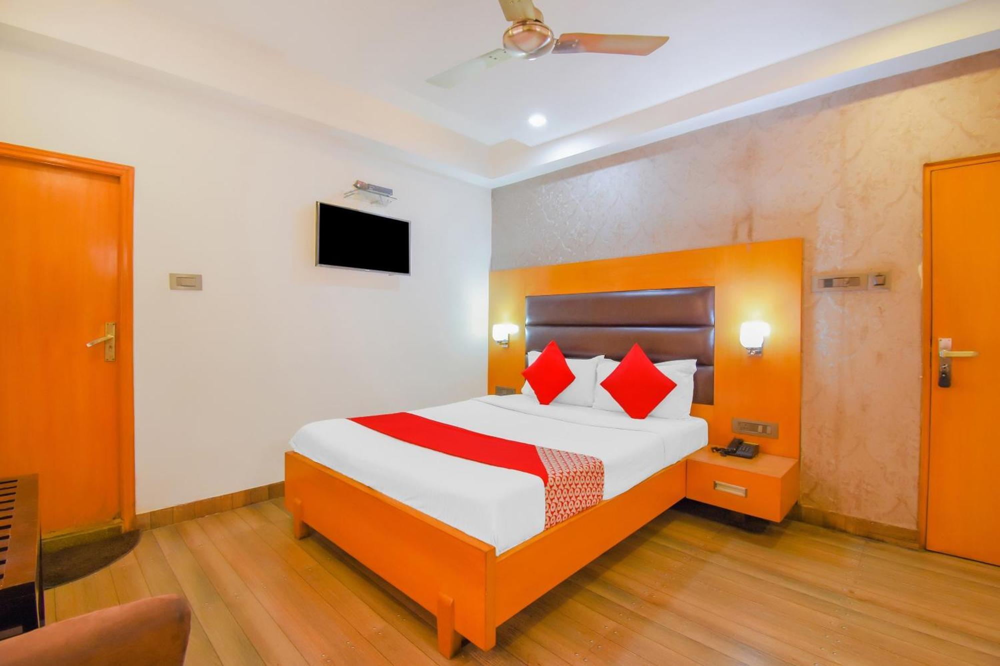 Super Oyo Krishna Guest House Калькутта Экстерьер фото